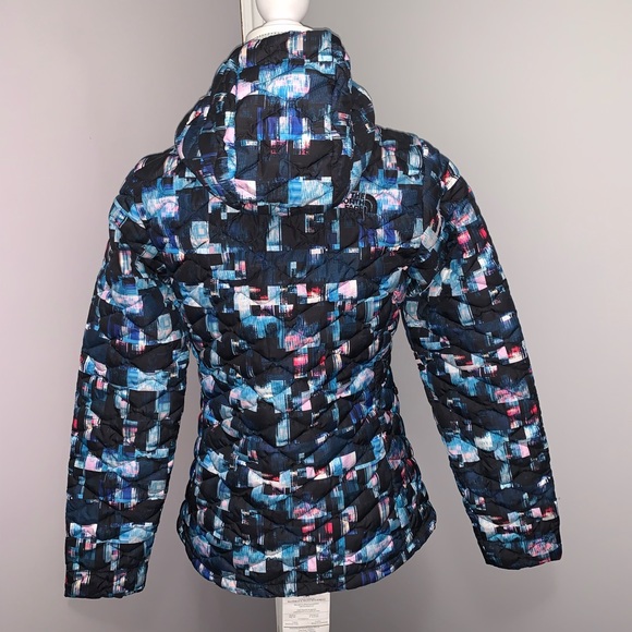 🆕 The North Face Thermoball Jacket - Picture 5 of 9